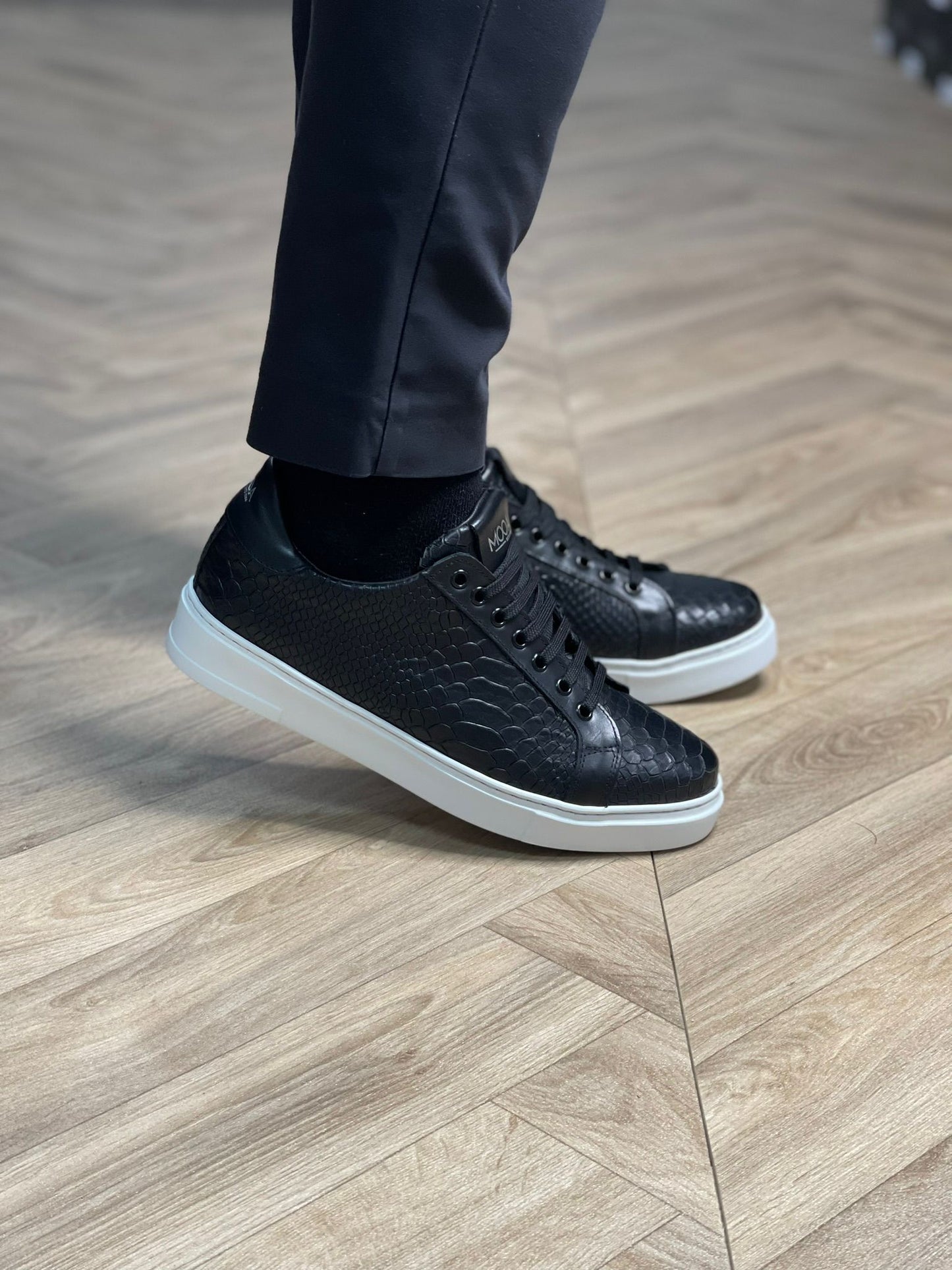 Scarpa Casual Oregon vitello nero anaconda
